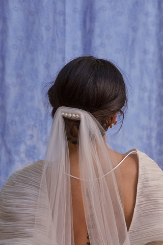 ODESSA // pearl veil clip