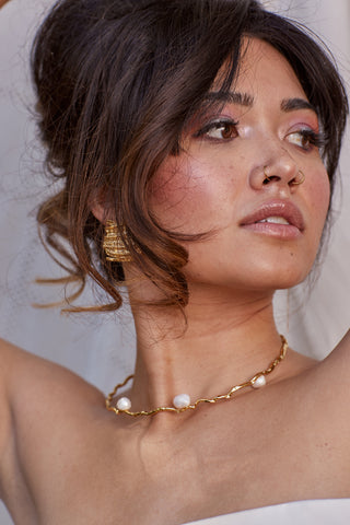 VALENCIA // sculptural gold pearl choker