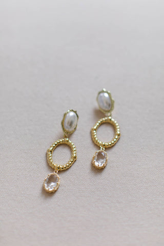 Luciana  / / statement earring with pearl and crystal