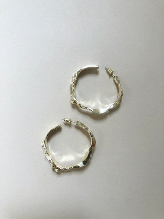 Gold hoop earring with pearl detail #HC603 / STUDIO SALE