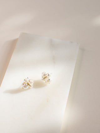 JUDITH: Pearl cluster stud [gold] //RTS