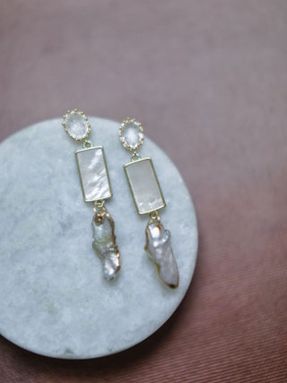CHRISTY // Pearl, Mother of Pearl and Quartz earring