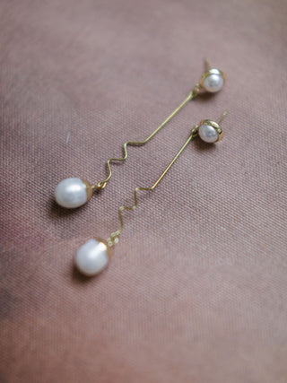 ZOE // Pearl Drop earrings