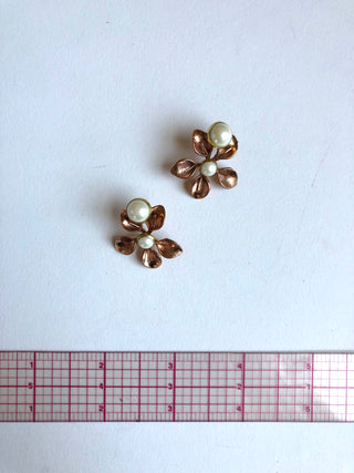 Rose gold and pearl floral stud // NEARLY NEW