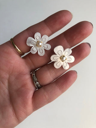 Mother of pearl resin beaded floral earrings (small) // NEARLY NEW