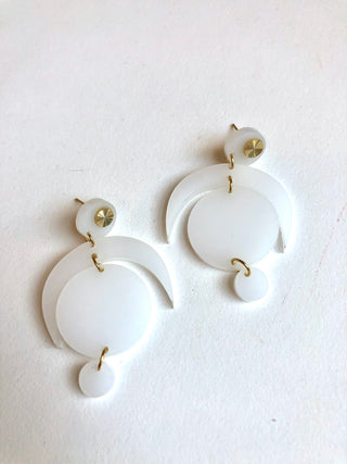 Milk glass resin Sloane earrings // NEARLY NEW