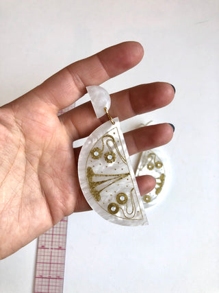 Mother of pearl resin Art Deco earrings // NEARLY NEW