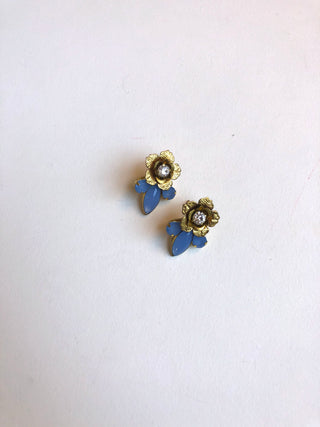 Floral earring with blue detail // NEARLY NEW