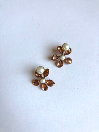 Rose gold and pearl floral stud // NEARLY NEW