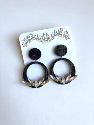 Shimmery black resin beaded resin drop earrings // NEARLY NEW