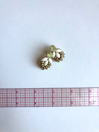 Beaded earring with buttercup and gold detail // NEARLY NEW
