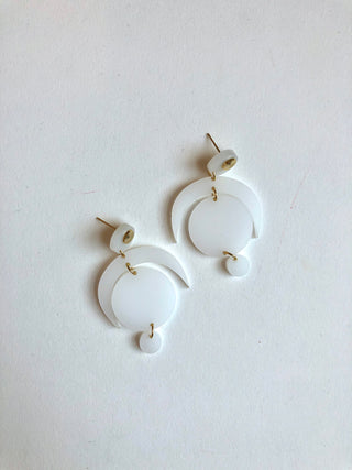 Milk glass resin Sloane earrings // NEARLY NEW