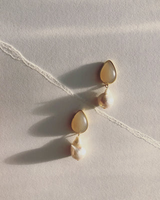 Blush and Baroque pearl drop earrings #HC014