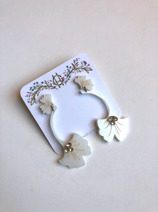 Evelyn earrings in white with beading // NEARLY NEW